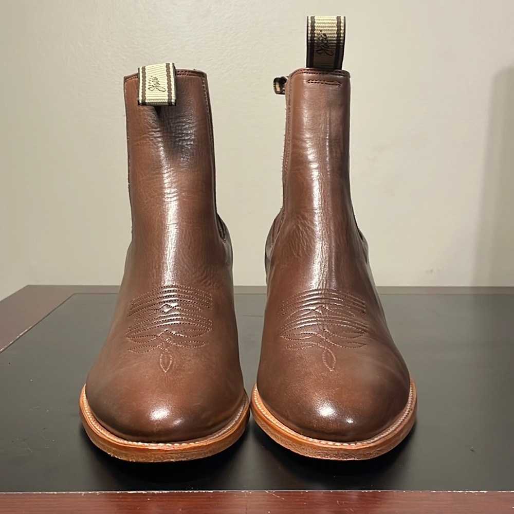 Jaca short ankle brown leather boots.